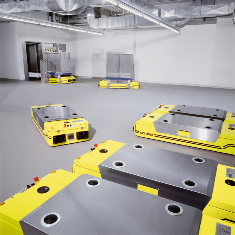 FTS-Ladestation und Aufzug für den automatisierten Warentransport. - © psb intralogistics GmbH FTS-Ladestation und Aufzug für den automatisierten Warentransport. - © psb intralogistics GmbH