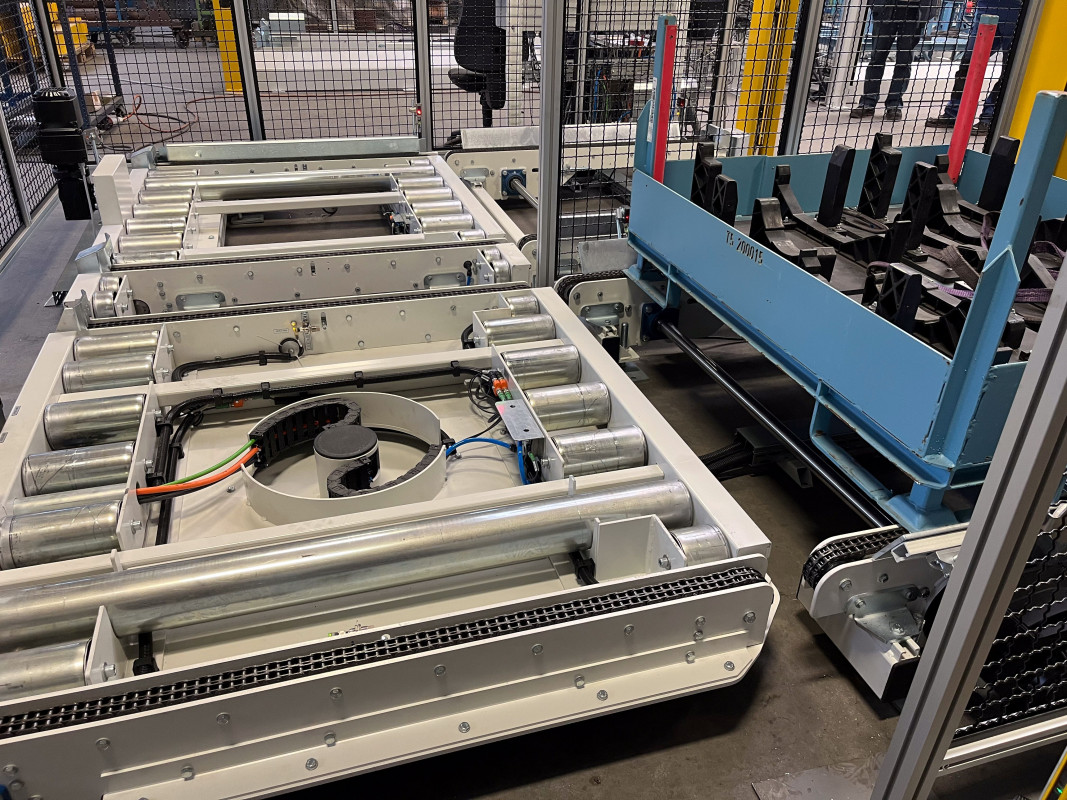 Ein automatischer Drehteller ermöglicht den Zugriff von allen Seiten - Bild: Torwegge Ein automatischer Drehteller ermöglicht den Zugriff von allen Seiten - Bild: Torwegge
