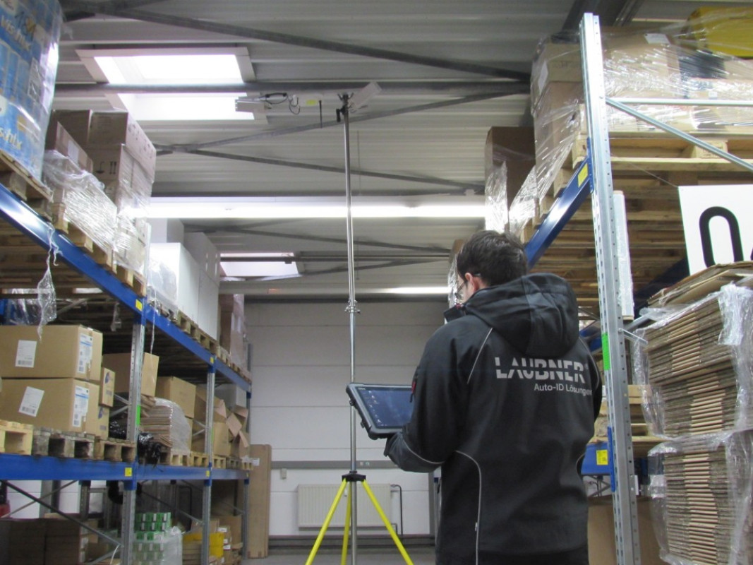 Ein Mitarbeiter der Andreas Laubner GmbH während der Funkausleuchtung. - LAUBNER ID Solutions GmbH Ein Mitarbeiter der Andreas Laubner GmbH während der Funkausleuchtung. - LAUBNER ID Solutions GmbH