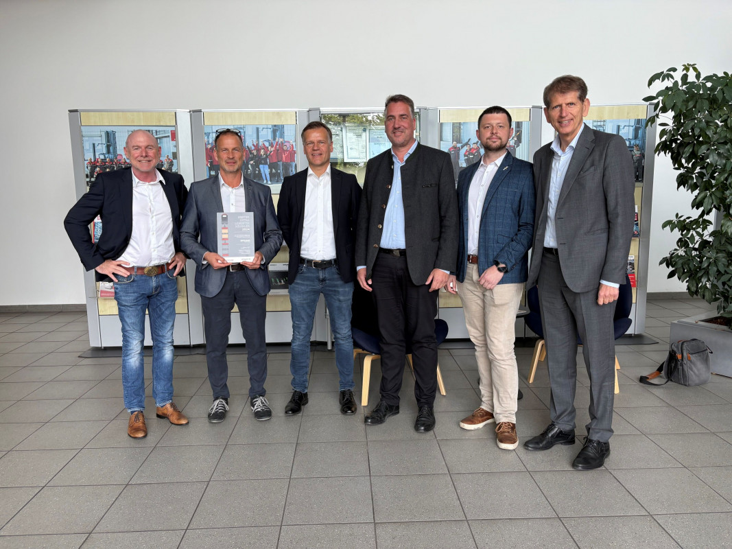 Von links: Markus Gärtner und Manfred Brunner (beide GRUMA), Urban Krämer (GF Wegard Trail GmbH), Oliver Paul (GF GRUMA), Dr. Sergey Stepanyuk (GF Wegard Trail GmbH) sowie Hans Gruber (GF GRUMA) - Bild: Gruma Von links: Markus Gärtner und Manfred Brunner (beide GRUMA), Urban Krämer (GF Wegard Trail GmbH), Oliver Paul (GF GRUMA), Dr. Sergey Stepanyuk (GF Wegard Trail GmbH) sowie Hans Gruber (GF GRUMA) - Bild: Gruma